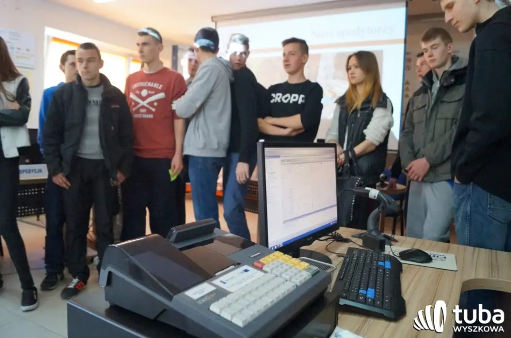 Gimnazjaliści zwiedzili zakątki „Kopernika”