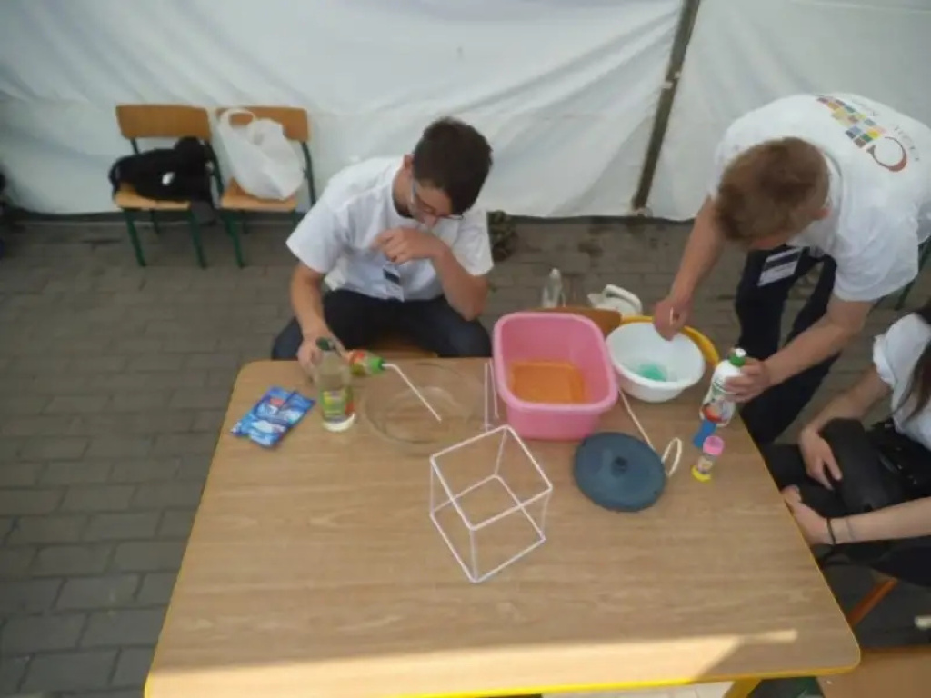 Uczniowie CEZiU na Festiwalu Nauki  w Legionowie