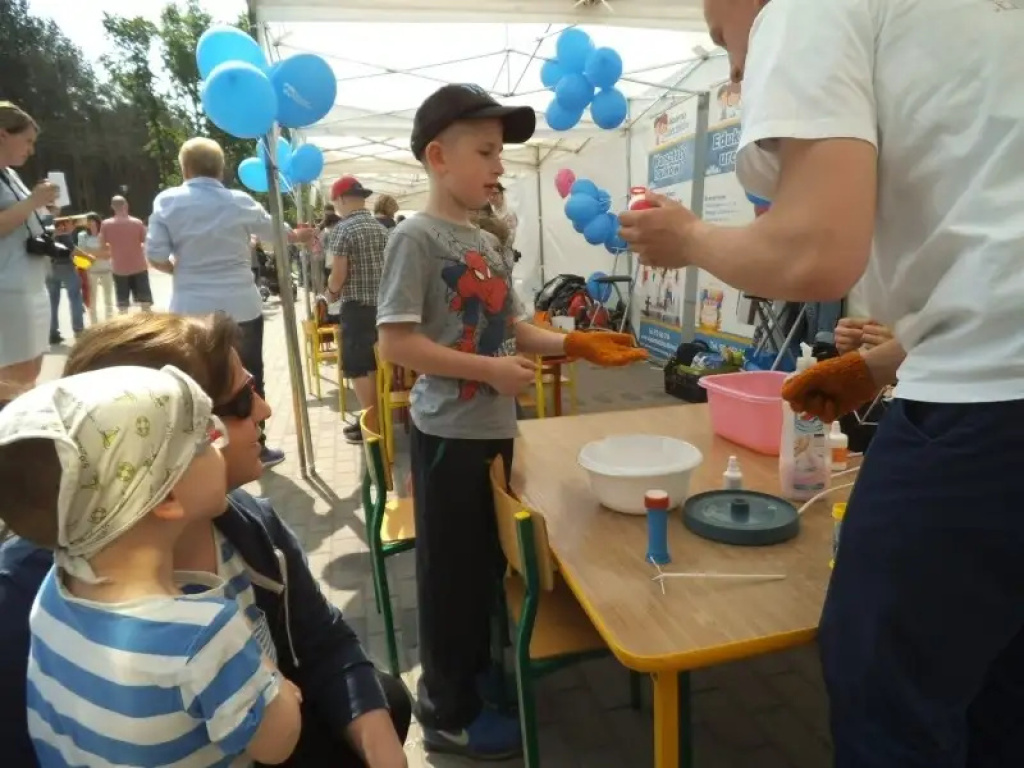 Uczniowie CEZiU na Festiwalu Nauki  w Legionowie