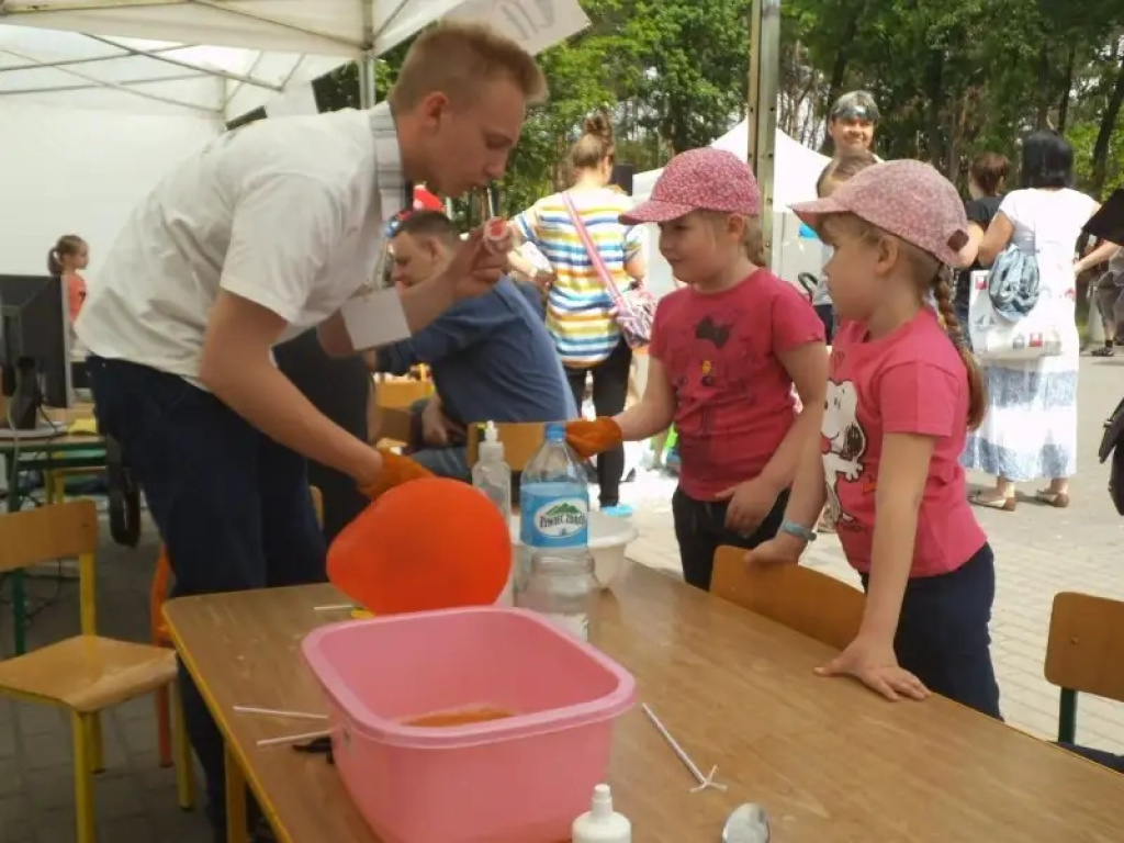 Uczniowie CEZiU na Festiwalu Nauki  w Legionowie