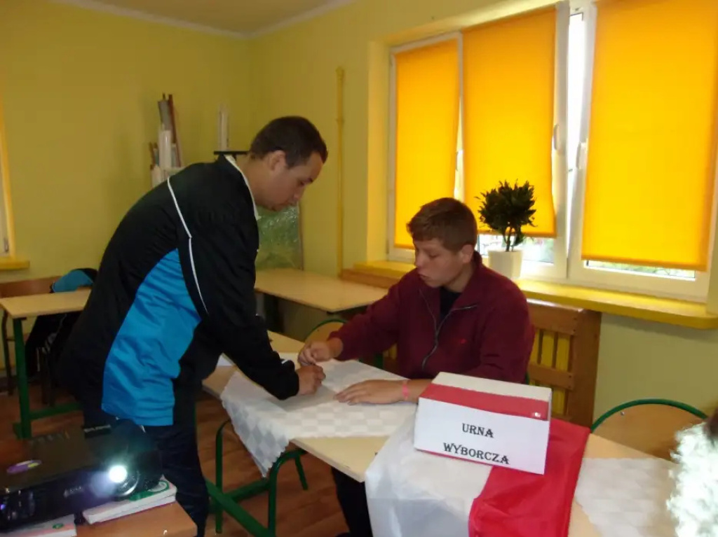 Uczniowie Szkoły Specjalnej w Brańszczyku kształtują postawy społeczne.