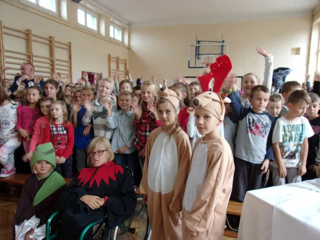 Uczniowie Szkoły Specjalnej w Brańszczyku kształtują postawy społeczne.