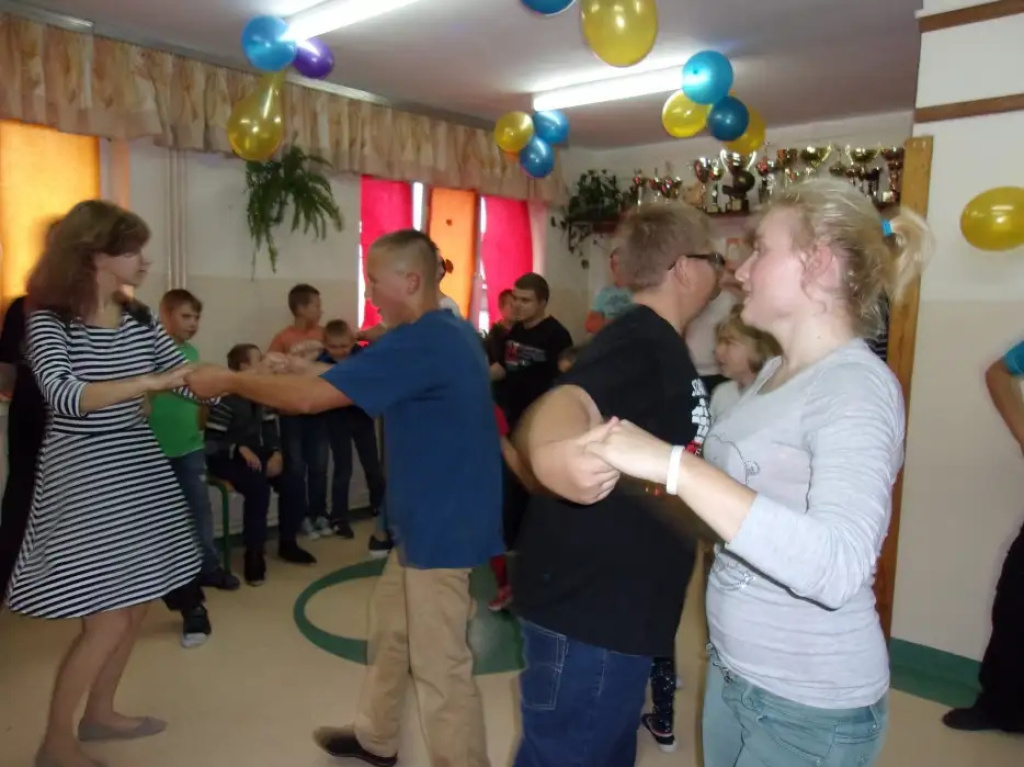 Uczniowie Szkoły Specjalnej w Brańszczyku kształtują postawy społeczne.