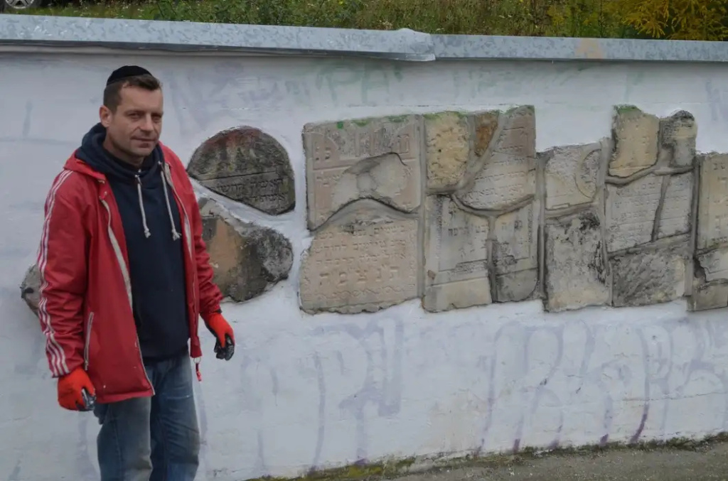 Wielkie porządki na cmentarzu żydowskim