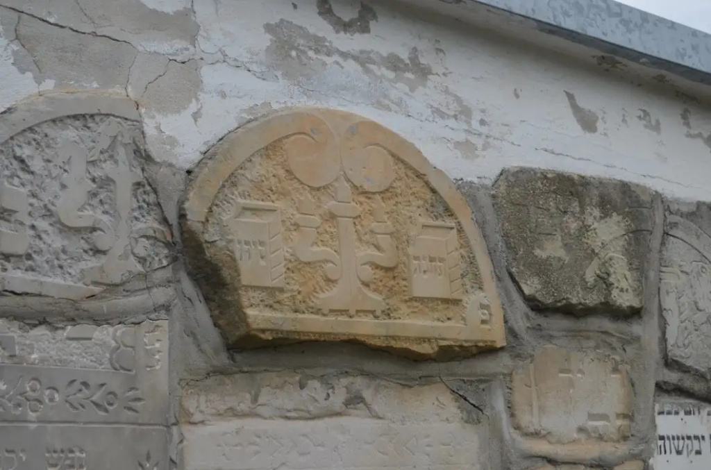 Wielkie porządki na cmentarzu żydowskim