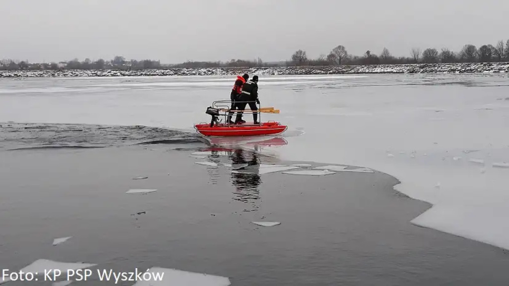 Strażacy z całego Mazowsza ćwiczyli w Wyszkowie ratownictwo pod lodem