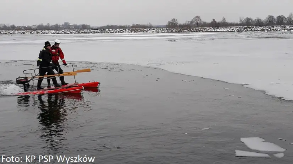 Strażacy z całego Mazowsza ćwiczyli w Wyszkowie ratownictwo pod lodem