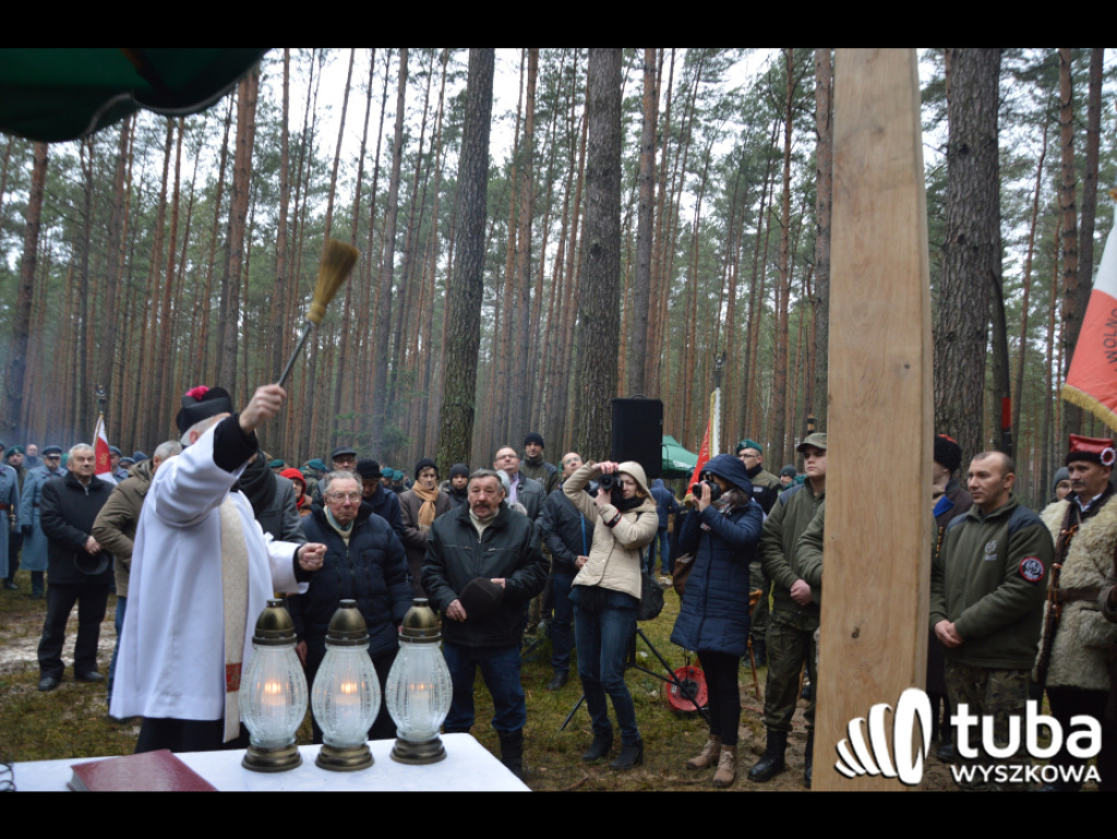Łączka. Krzyż pamięci stanął na Uroczysku Bykowce w 100-lecie odzyskania przez Polskę niepodległości