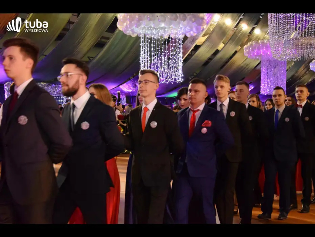 Taneczna, studniówkowa noc maturzystów z Zespołu Szkół nr 3 w Wyszkowie