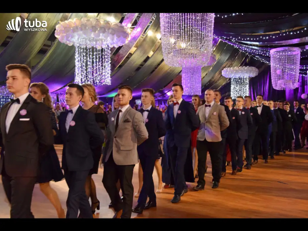 Taneczna, studniówkowa noc maturzystów z Zespołu Szkół nr 3 w Wyszkowie