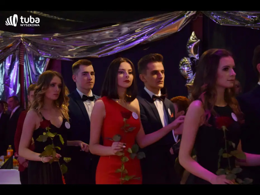 Taneczna, studniówkowa noc maturzystów z Zespołu Szkół nr 3 w Wyszkowie