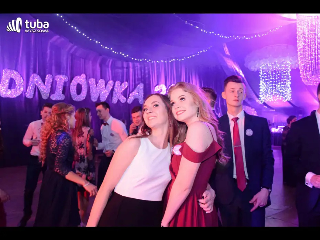 Taneczna, studniówkowa noc maturzystów z Zespołu Szkół nr 3 w Wyszkowie