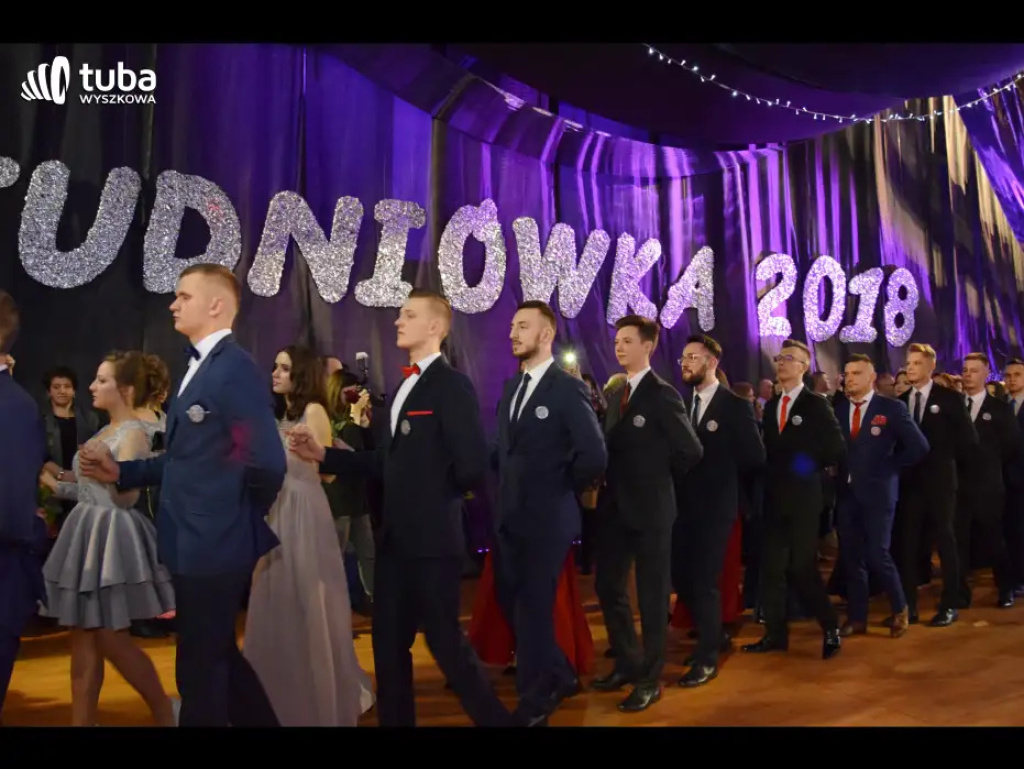 Taneczna, studniówkowa noc maturzystów z Zespołu Szkół nr 3 w Wyszkowie