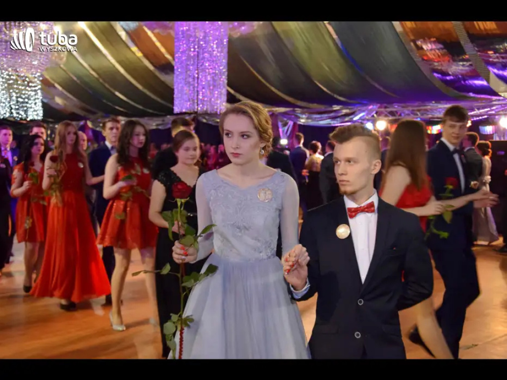 Taneczna, studniówkowa noc maturzystów z Zespołu Szkół nr 3 w Wyszkowie