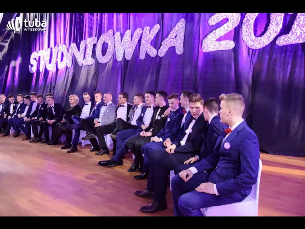 Taneczna, studniówkowa noc maturzystów z Zespołu Szkół nr 3 w Wyszkowie