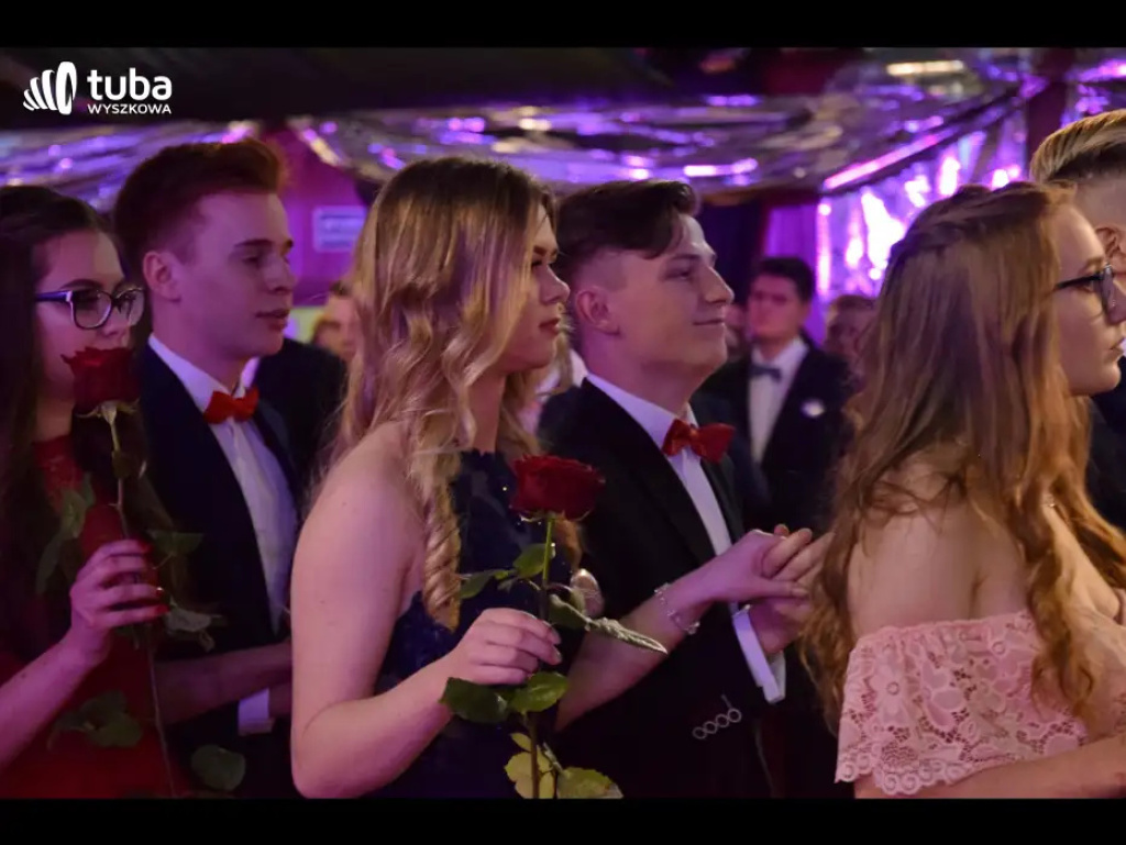 Taneczna, studniówkowa noc maturzystów z Zespołu Szkół nr 3 w Wyszkowie