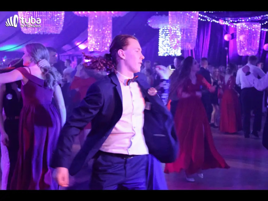 Taneczna, studniówkowa noc maturzystów z Zespołu Szkół nr 3 w Wyszkowie
