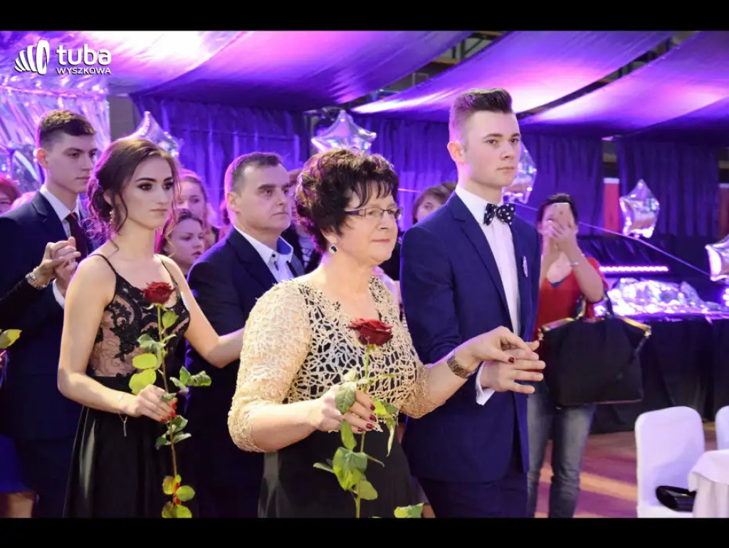 Taneczna, studniówkowa noc maturzystów z Zespołu Szkół nr 3 w Wyszkowie