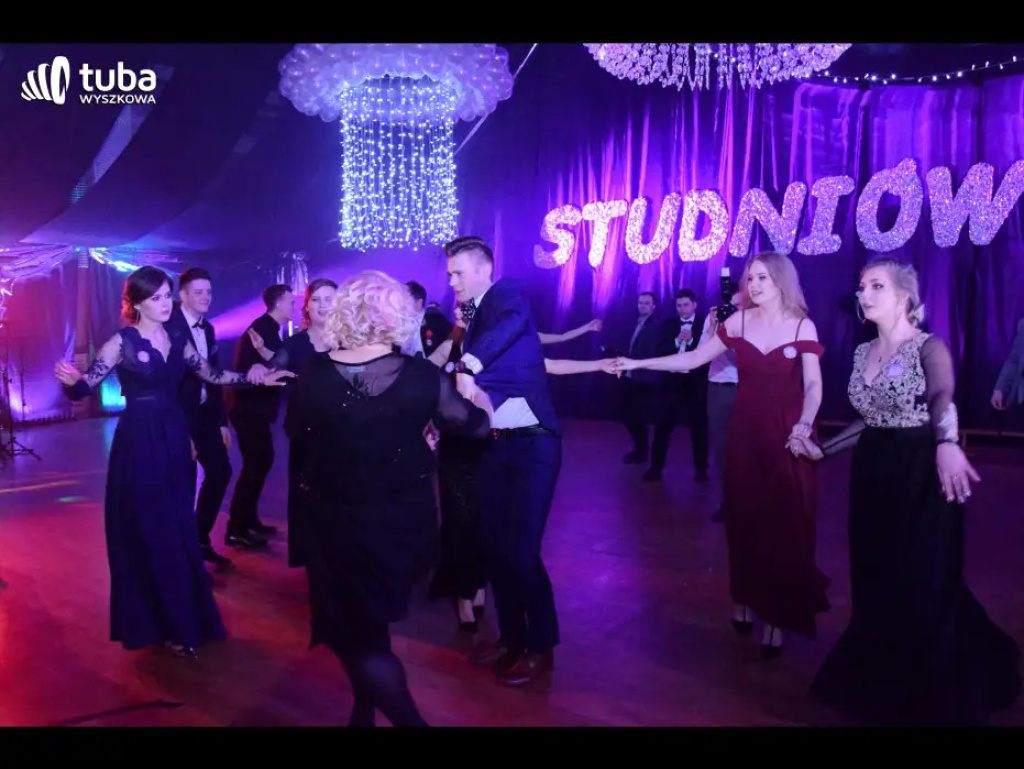 Taneczna, studniówkowa noc maturzystów z Zespołu Szkół nr 3 w Wyszkowie