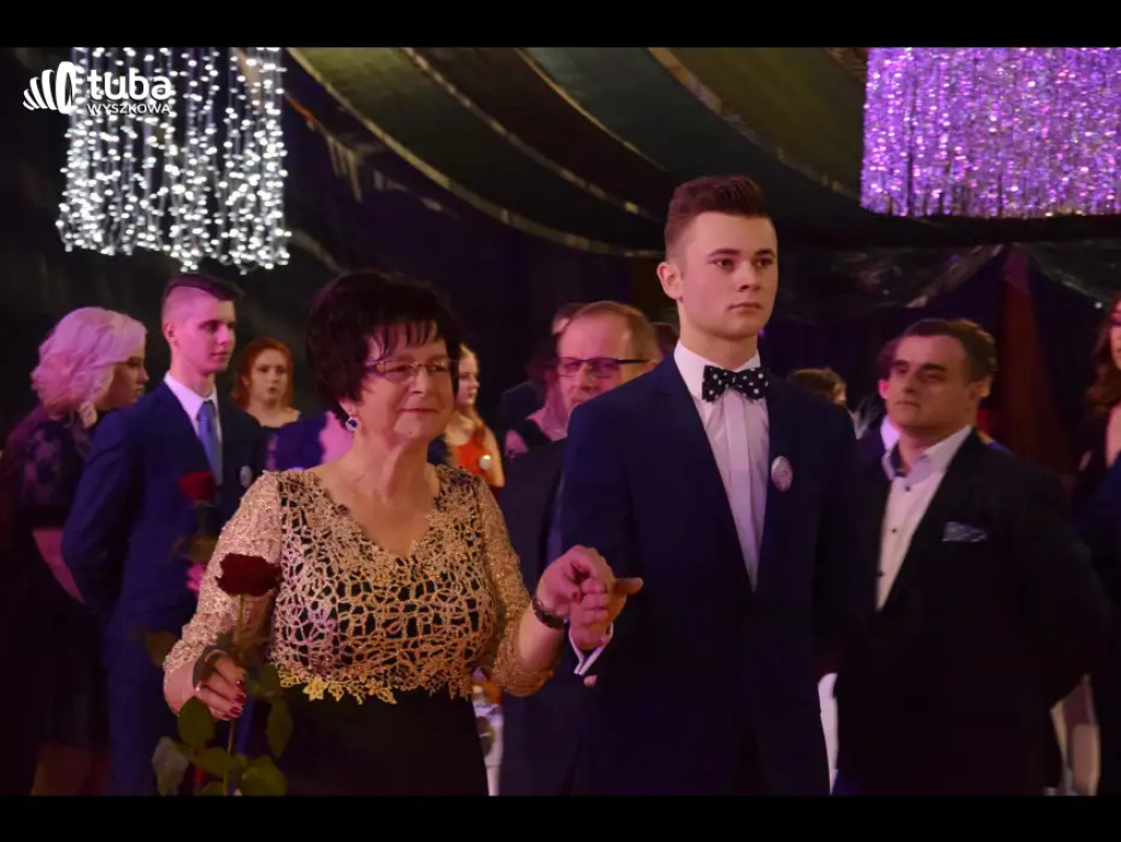 Taneczna, studniówkowa noc maturzystów z Zespołu Szkół nr 3 w Wyszkowie