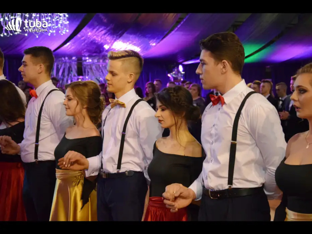 Taneczna, studniówkowa noc maturzystów z Zespołu Szkół nr 3 w Wyszkowie