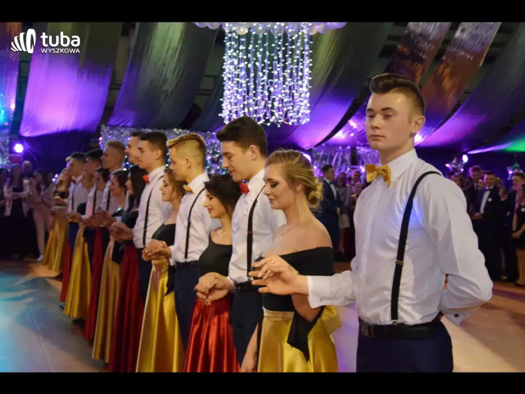 Taneczna, studniówkowa noc maturzystów z Zespołu Szkół nr 3 w Wyszkowie