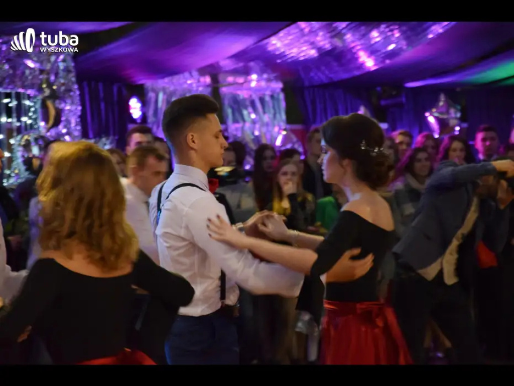 Taneczna, studniówkowa noc maturzystów z Zespołu Szkół nr 3 w Wyszkowie