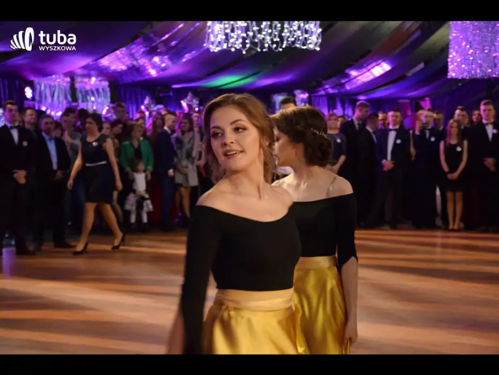 Taneczna, studniówkowa noc maturzystów z Zespołu Szkół nr 3 w Wyszkowie