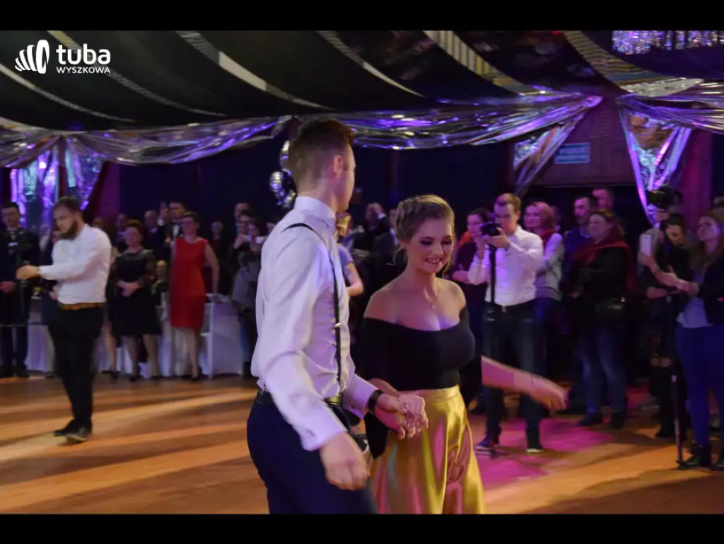 Taneczna, studniówkowa noc maturzystów z Zespołu Szkół nr 3 w Wyszkowie