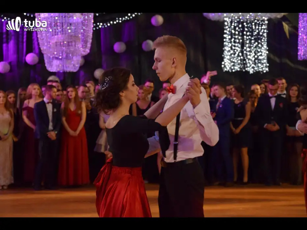 Taneczna, studniówkowa noc maturzystów z Zespołu Szkół nr 3 w Wyszkowie
