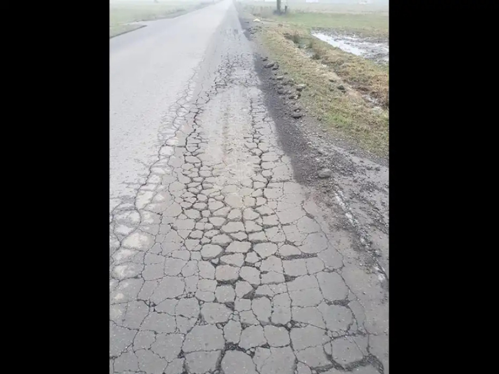 Trakt Napoleoński w opłakanym stanie - mieszkańcy interweniują, wojewoda zwleka