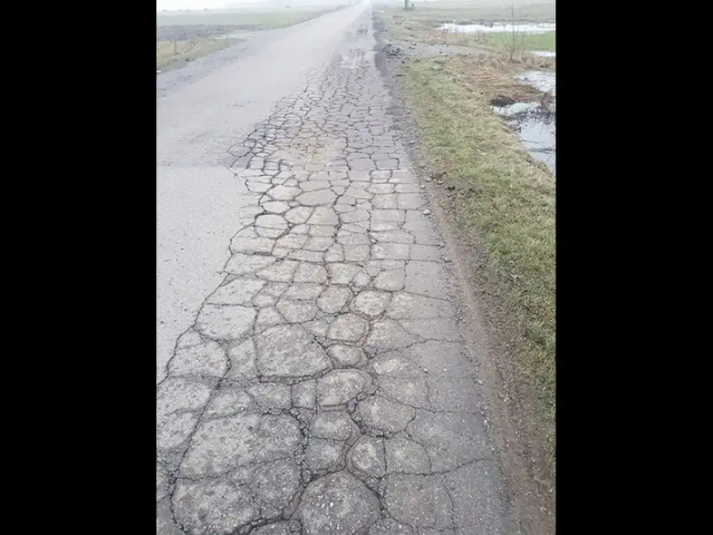 Trakt Napoleoński w opłakanym stanie - mieszkańcy interweniują, wojewoda zwleka