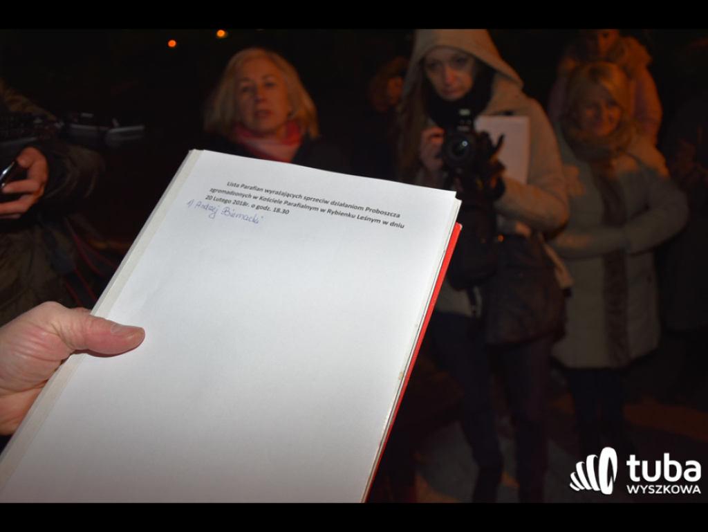 Wierni z parafii w Rybienku Leśnym wylali swoje żale. Proboszcz składa rezygnację