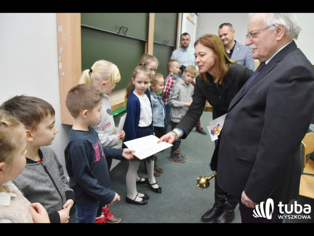 Siedmiolatki z indeksami, czyli wyszkowskie dzieci na uniwersytecie