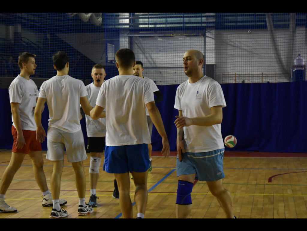 Team Volley z siatkarskim Pucharem Dyrektora WOSiR