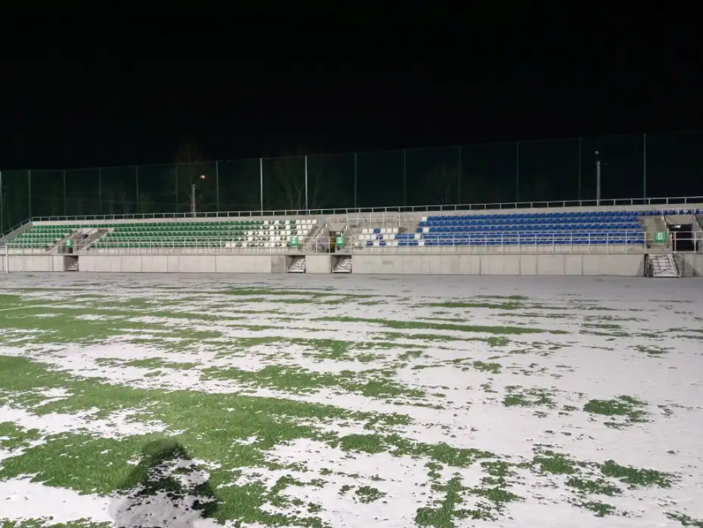 Pierwszy trening na nowym boisku. Jeszcze nie odebrane, ale już udostępnione drużynom