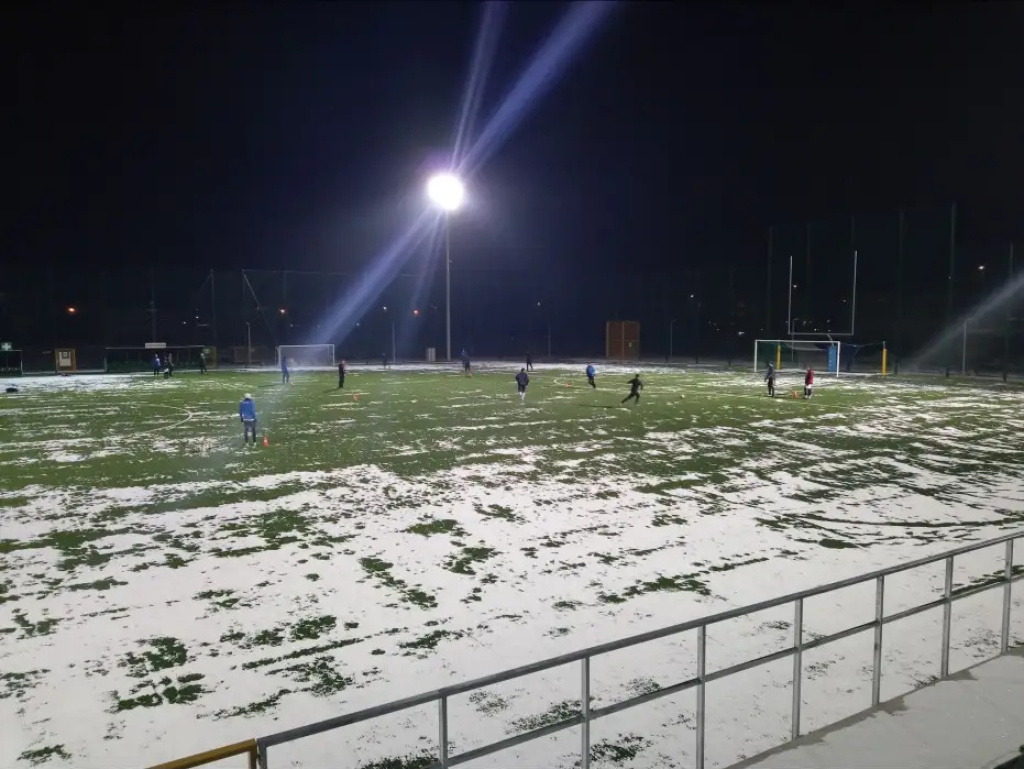 Pierwszy trening na nowym boisku. Jeszcze nie odebrane, ale już udostępnione drużynom