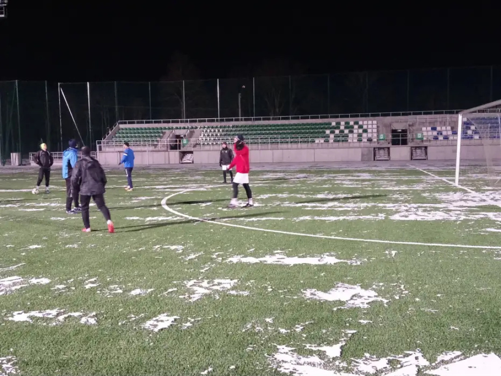 Pierwszy trening na nowym boisku. Jeszcze nie odebrane, ale już udostępnione drużynom