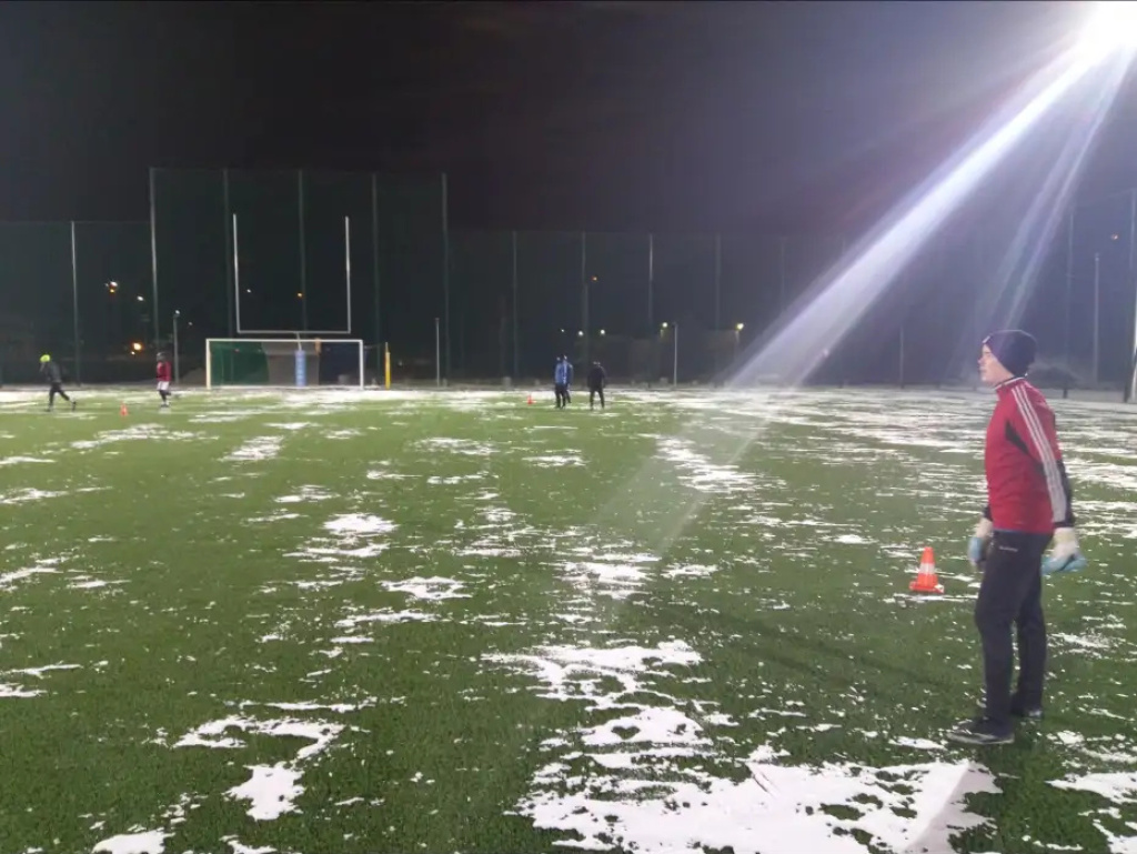 Pierwszy trening na nowym boisku. Jeszcze nie odebrane, ale już udostępnione drużynom