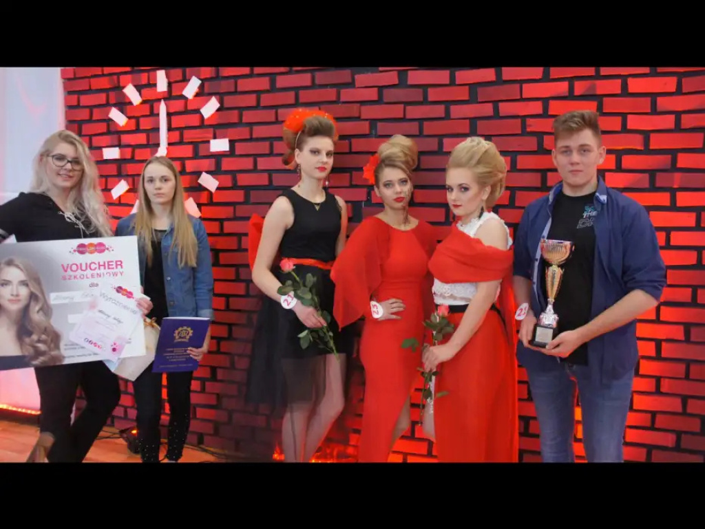 Bartosz Czubak nagrodzony w międzynarodowym konkursie fryzjerskim. To uczeń I TP-U w Wyszkowie