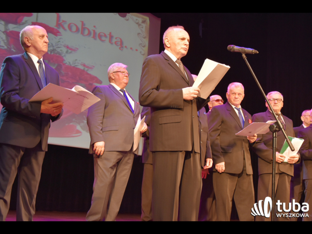 Seniorzy i młodzież razem na Dzień Kobiet. Wyjątkowy koncert dla wyszkowianek
