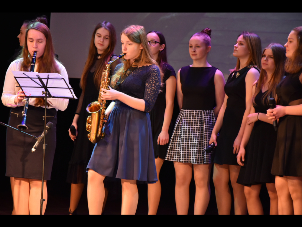 Seniorzy i młodzież razem na Dzień Kobiet. Wyjątkowy koncert dla wyszkowianek