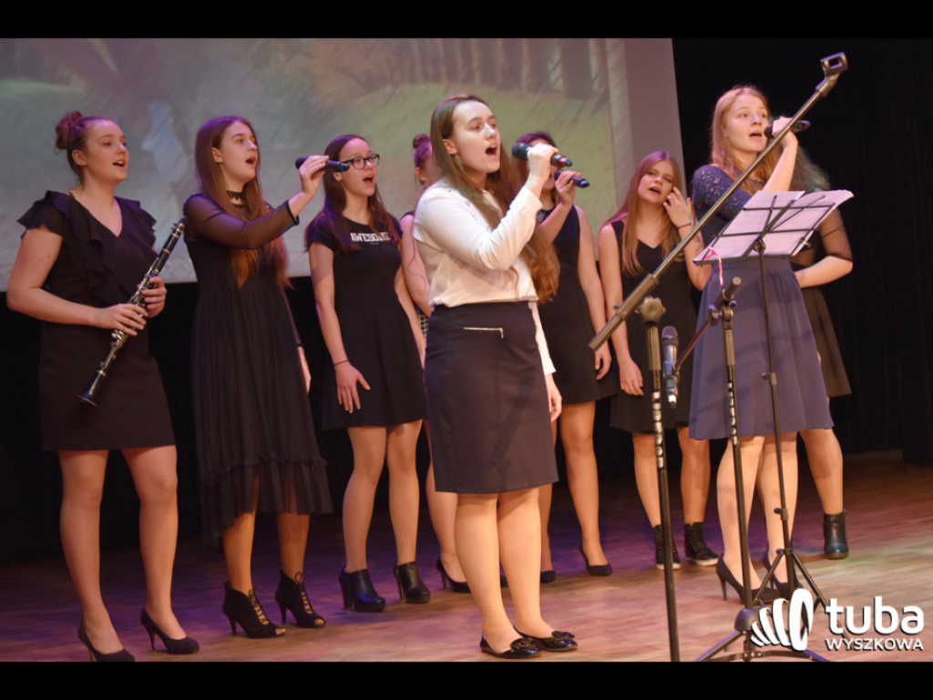 Seniorzy i młodzież razem na Dzień Kobiet. Wyjątkowy koncert dla wyszkowianek