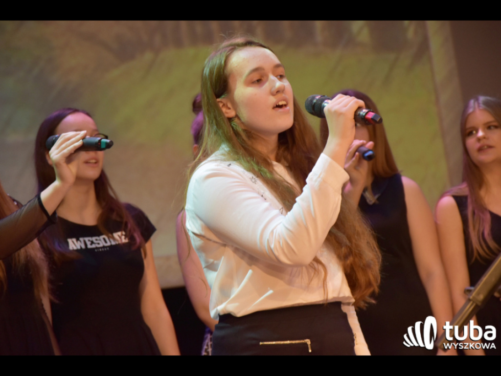 Seniorzy i młodzież razem na Dzień Kobiet. Wyjątkowy koncert dla wyszkowianek
