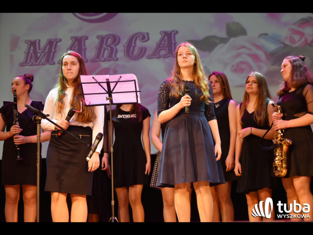 Seniorzy i młodzież razem na Dzień Kobiet. Wyjątkowy koncert dla wyszkowianek