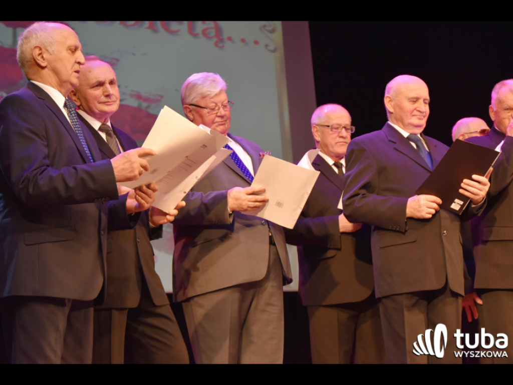 Seniorzy i młodzież razem na Dzień Kobiet. Wyjątkowy koncert dla wyszkowianek