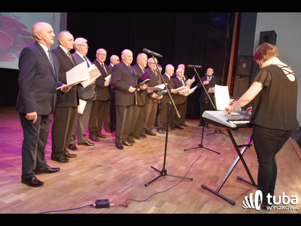 Seniorzy i młodzież razem na Dzień Kobiet. Wyjątkowy koncert dla wyszkowianek