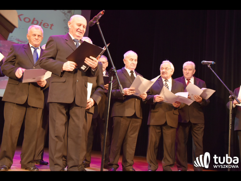 Seniorzy i młodzież razem na Dzień Kobiet. Wyjątkowy koncert dla wyszkowianek