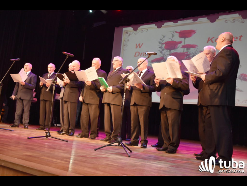 Seniorzy i młodzież razem na Dzień Kobiet. Wyjątkowy koncert dla wyszkowianek
