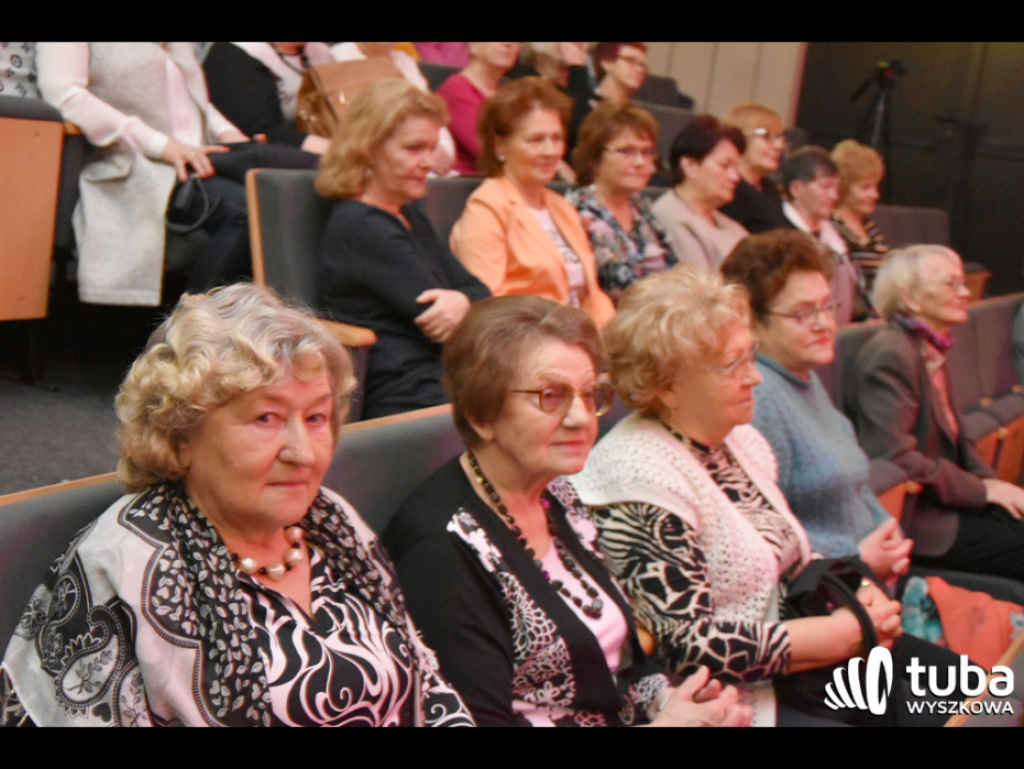 Seniorzy i młodzież razem na Dzień Kobiet. Wyjątkowy koncert dla wyszkowianek